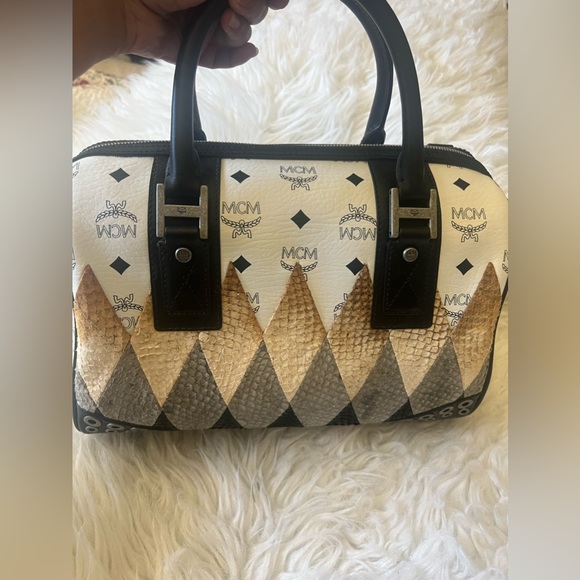 MCM MILANO BOSTON LIMITED - Picture 5 of 17